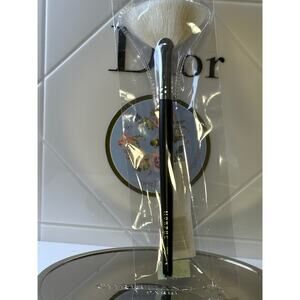 Morphe M310 Large Soft Fan Brush - NEW